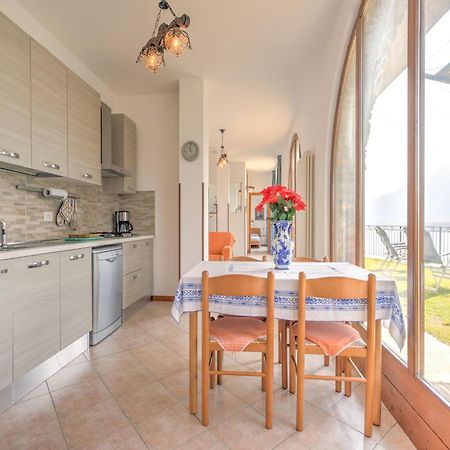 Wonderful Flat With Swimming Pool Lift And Garden Apartment Gravedona Exterior photo