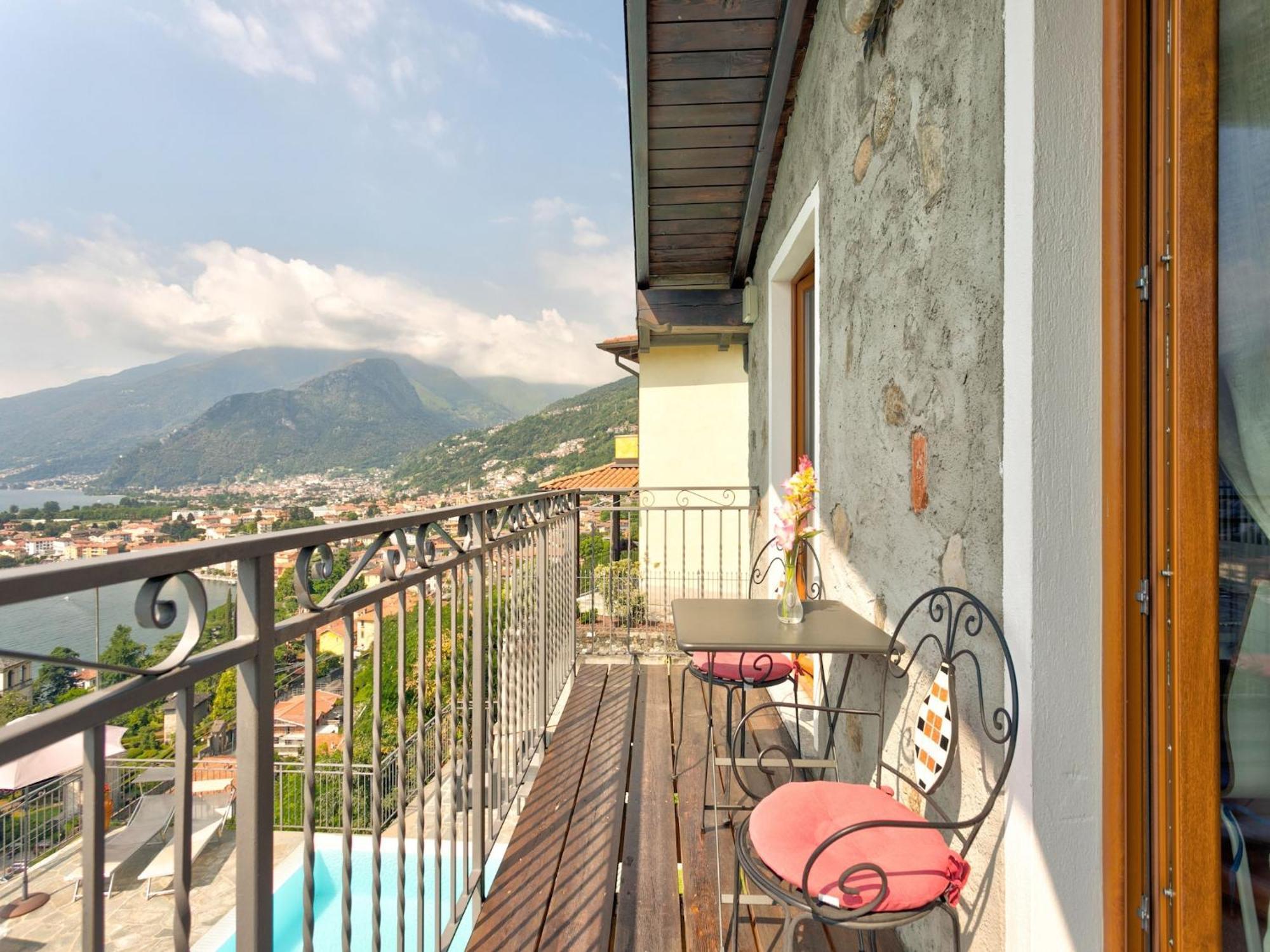 Wonderful Flat With Swimming Pool Lift And Garden Apartment Gravedona Exterior photo
