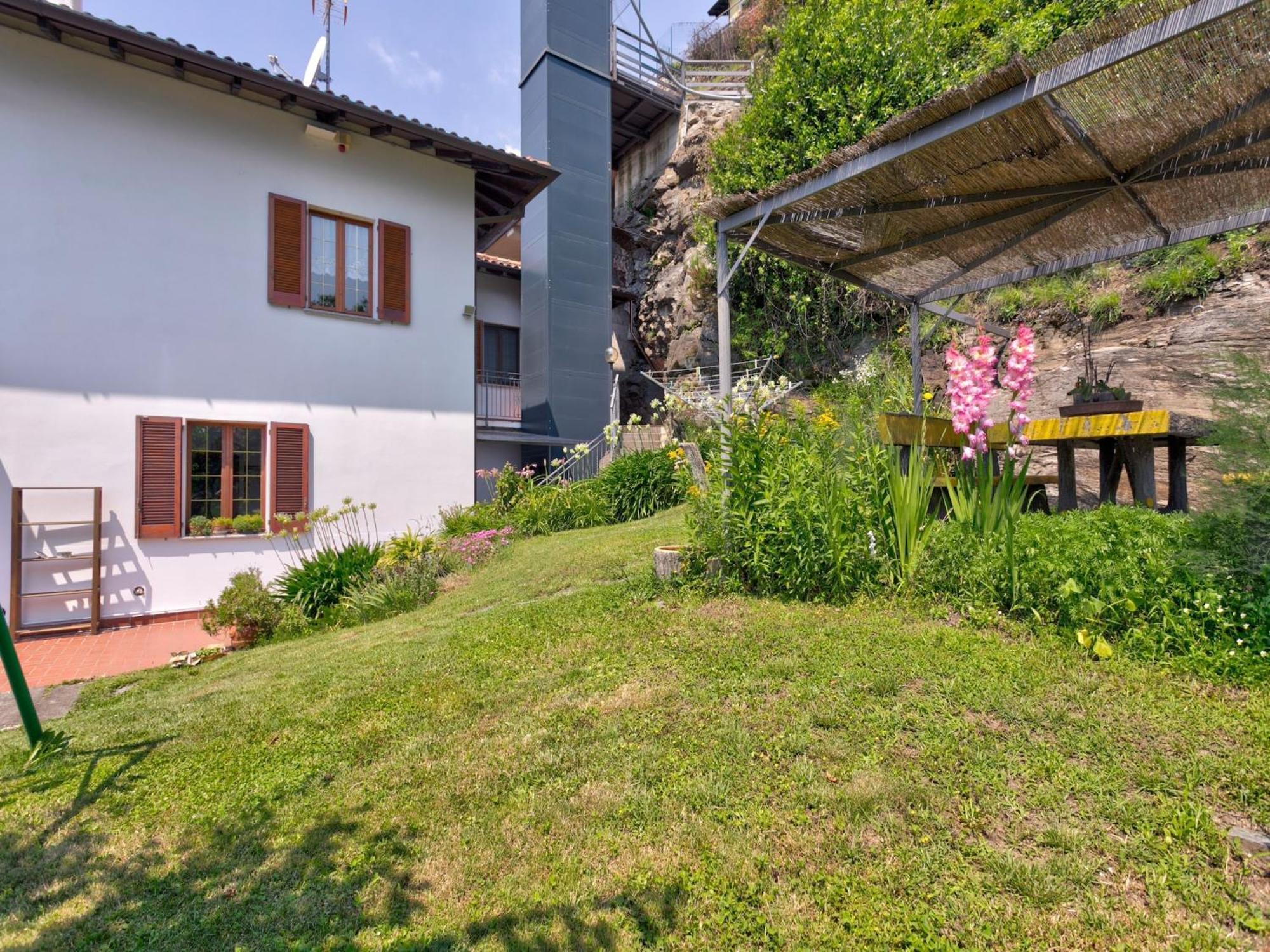 Wonderful Flat With Swimming Pool Lift And Garden Apartment Gravedona Exterior photo