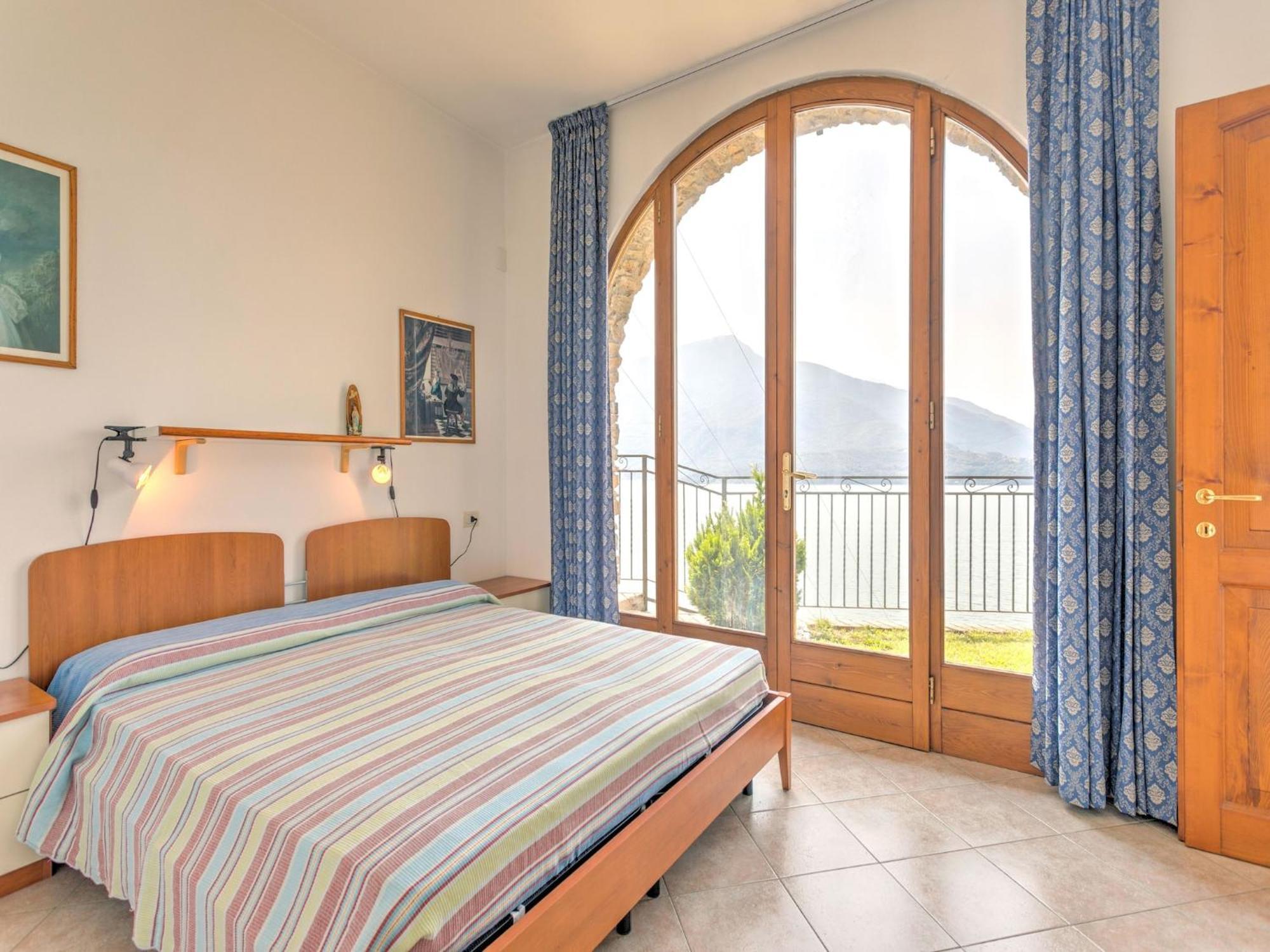 Wonderful Flat With Swimming Pool Lift And Garden Apartment Gravedona Exterior photo