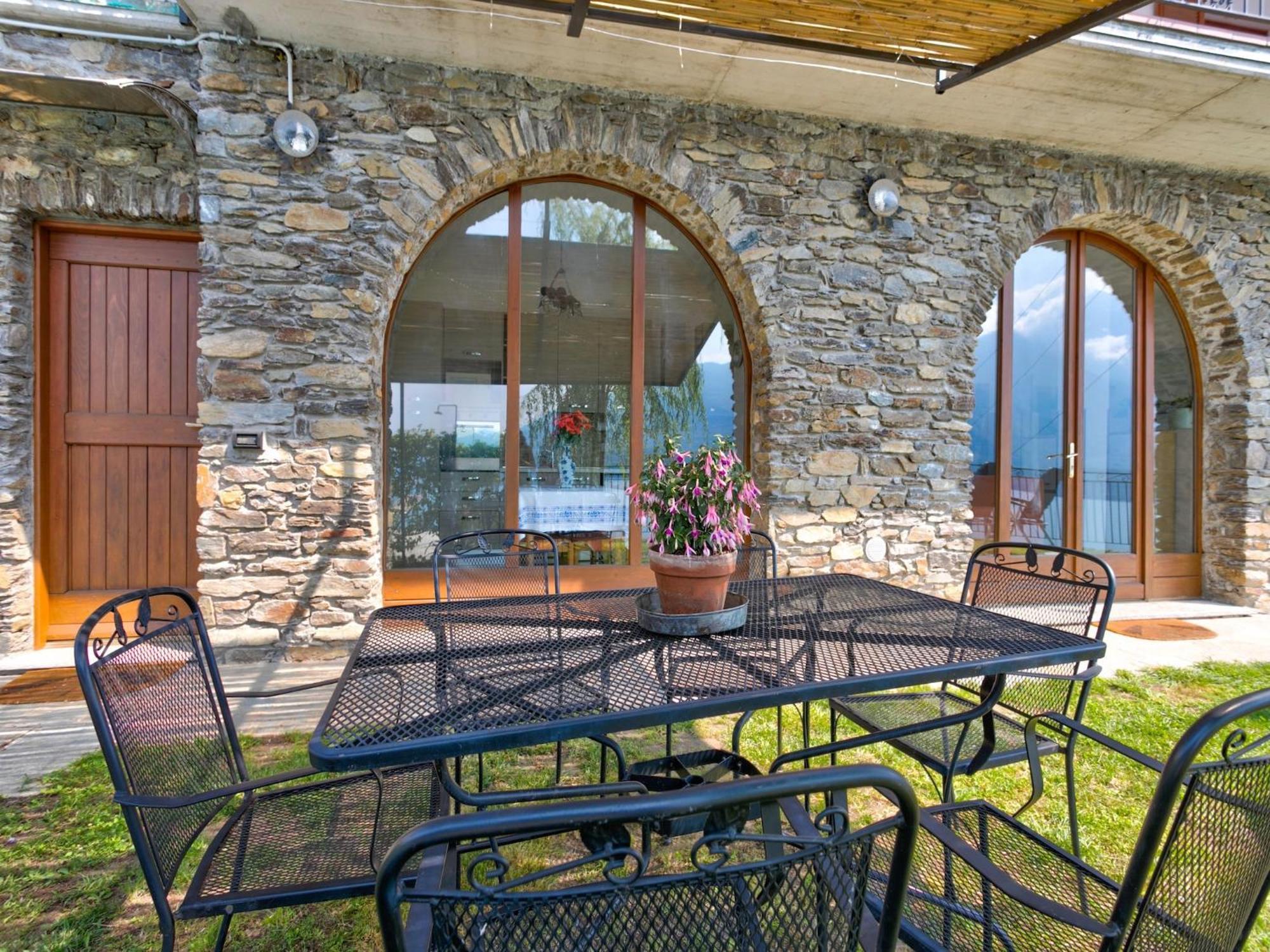 Wonderful Flat With Swimming Pool Lift And Garden Apartment Gravedona Exterior photo