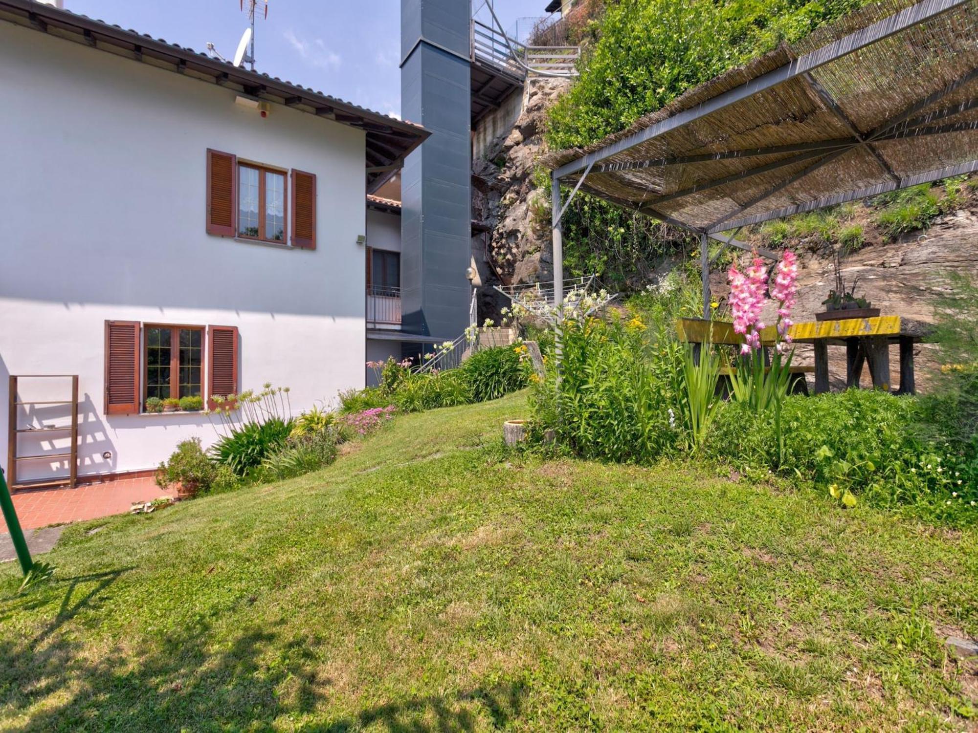Wonderful Flat With Swimming Pool Lift And Garden Apartment Gravedona Exterior photo