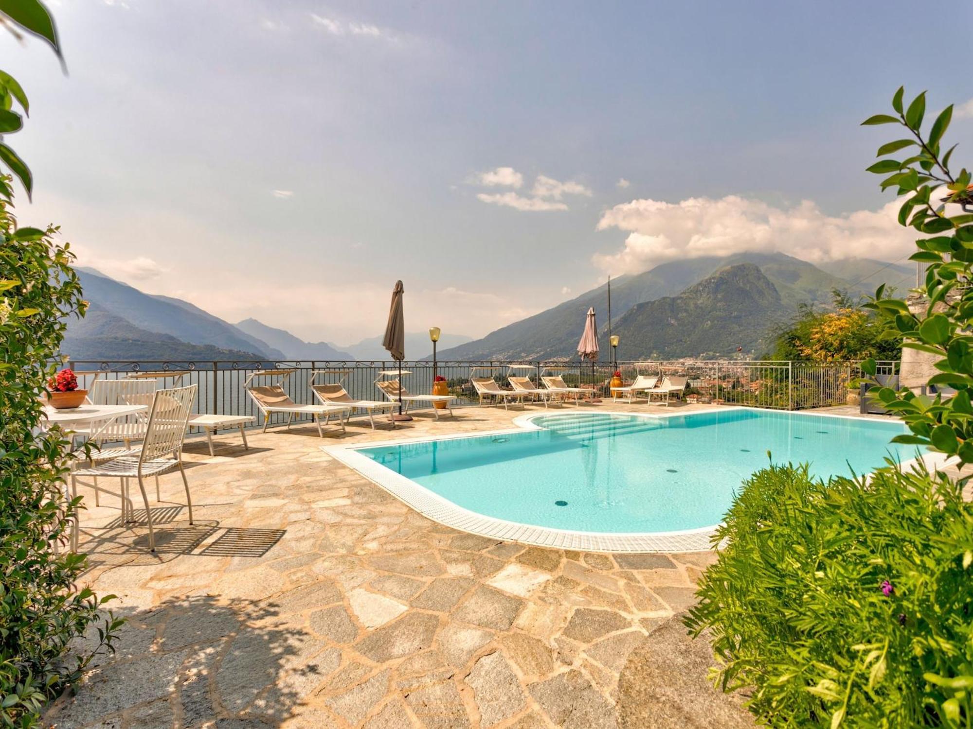 Wonderful Flat With Swimming Pool Lift And Garden Apartment Gravedona Exterior photo