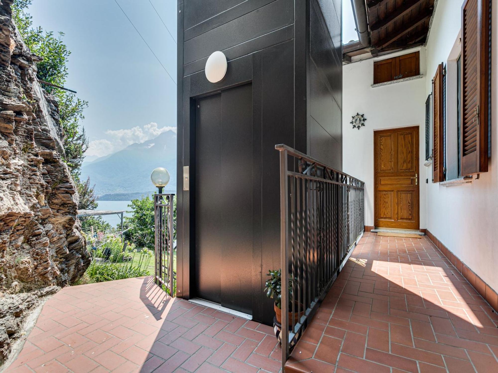 Wonderful Flat With Swimming Pool Lift And Garden Apartment Gravedona Exterior photo