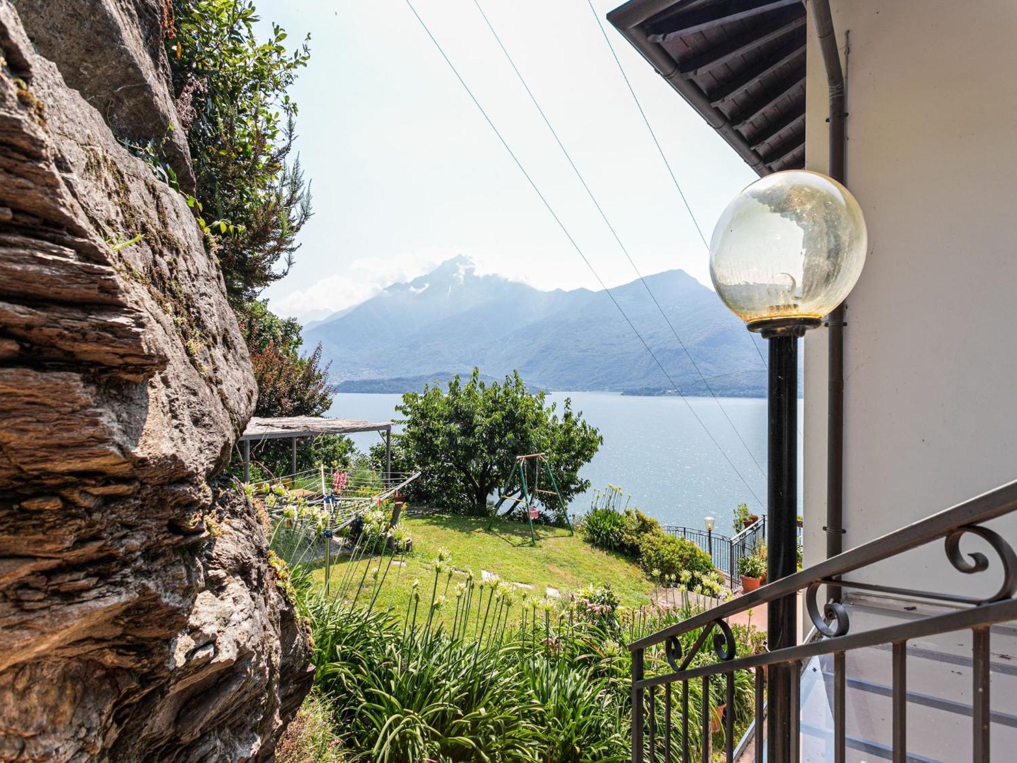 Wonderful Flat With Swimming Pool Lift And Garden Apartment Gravedona Exterior photo