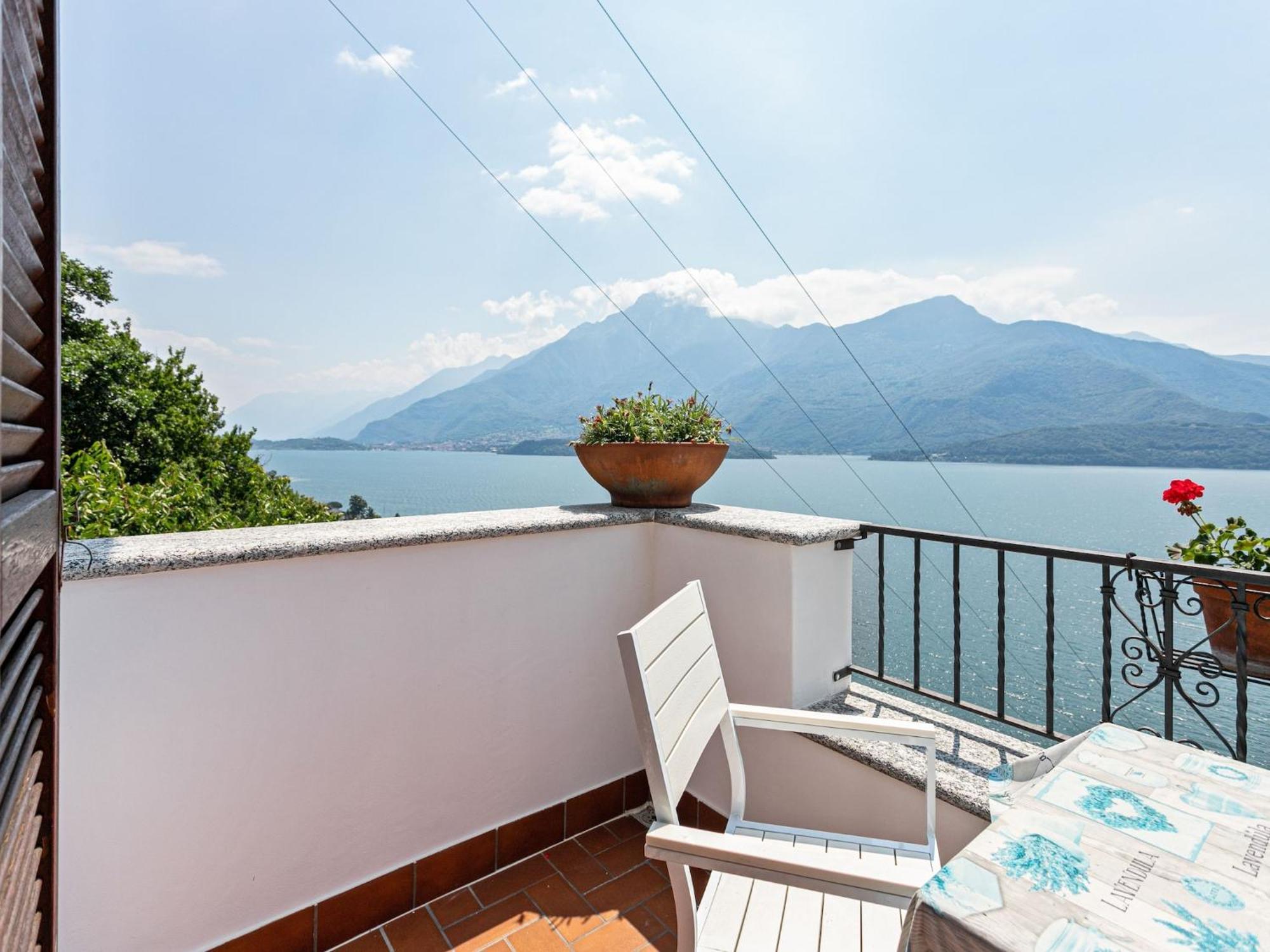 Wonderful Flat With Swimming Pool Lift And Garden Apartment Gravedona Exterior photo