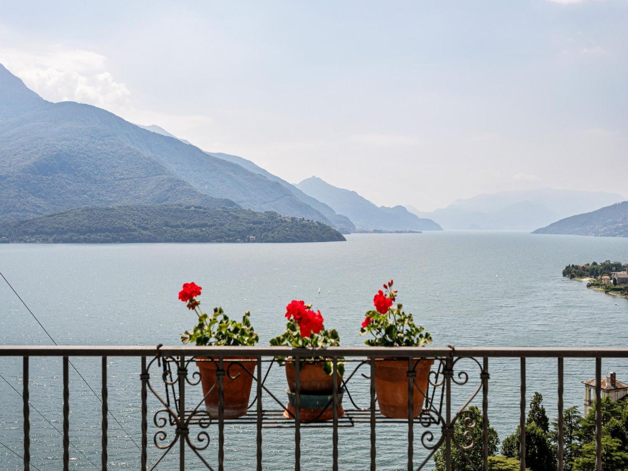 Wonderful Flat With Swimming Pool Lift And Garden Apartment Gravedona Exterior photo