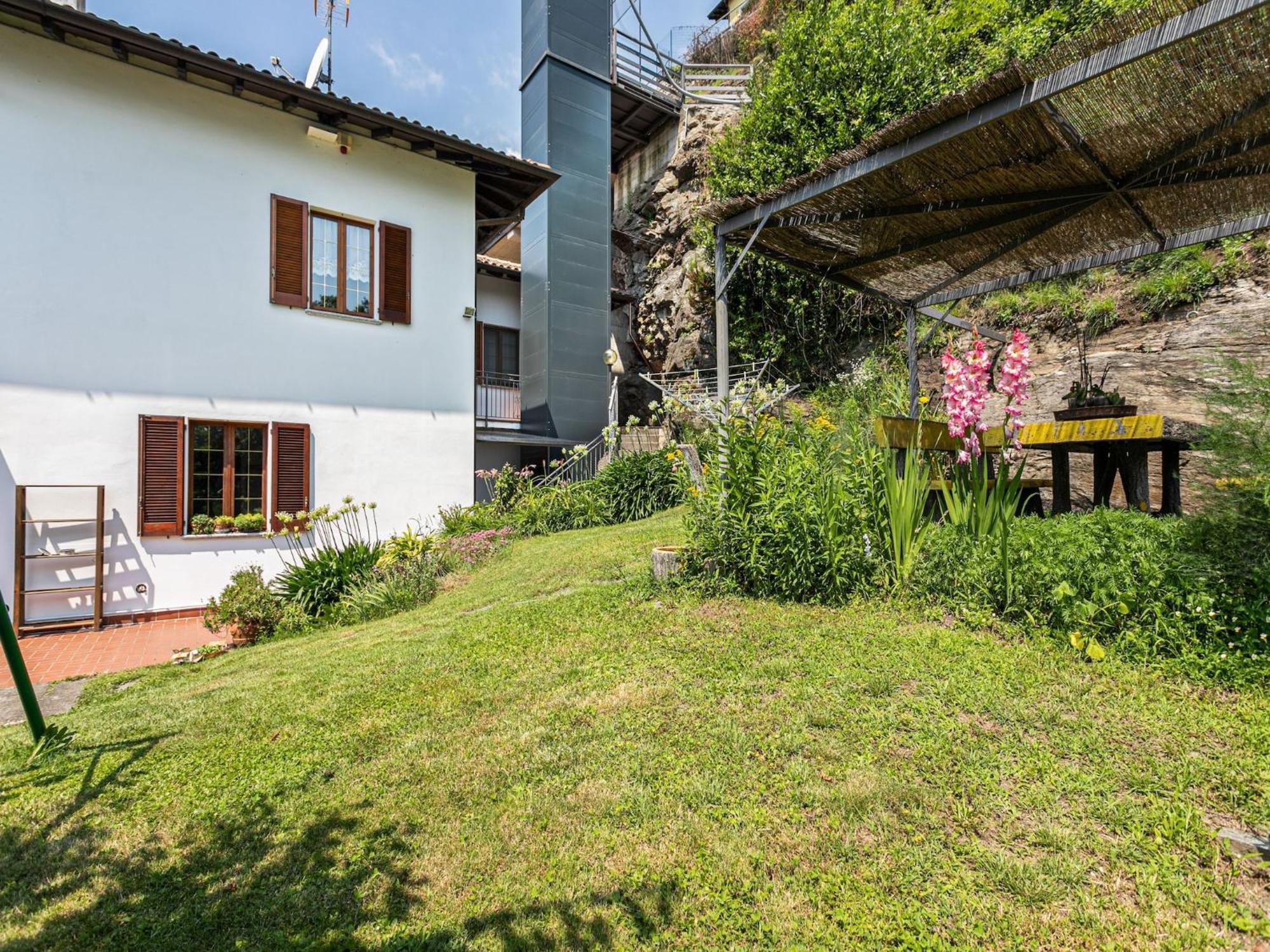 Wonderful Flat With Swimming Pool Lift And Garden Apartment Gravedona Exterior photo